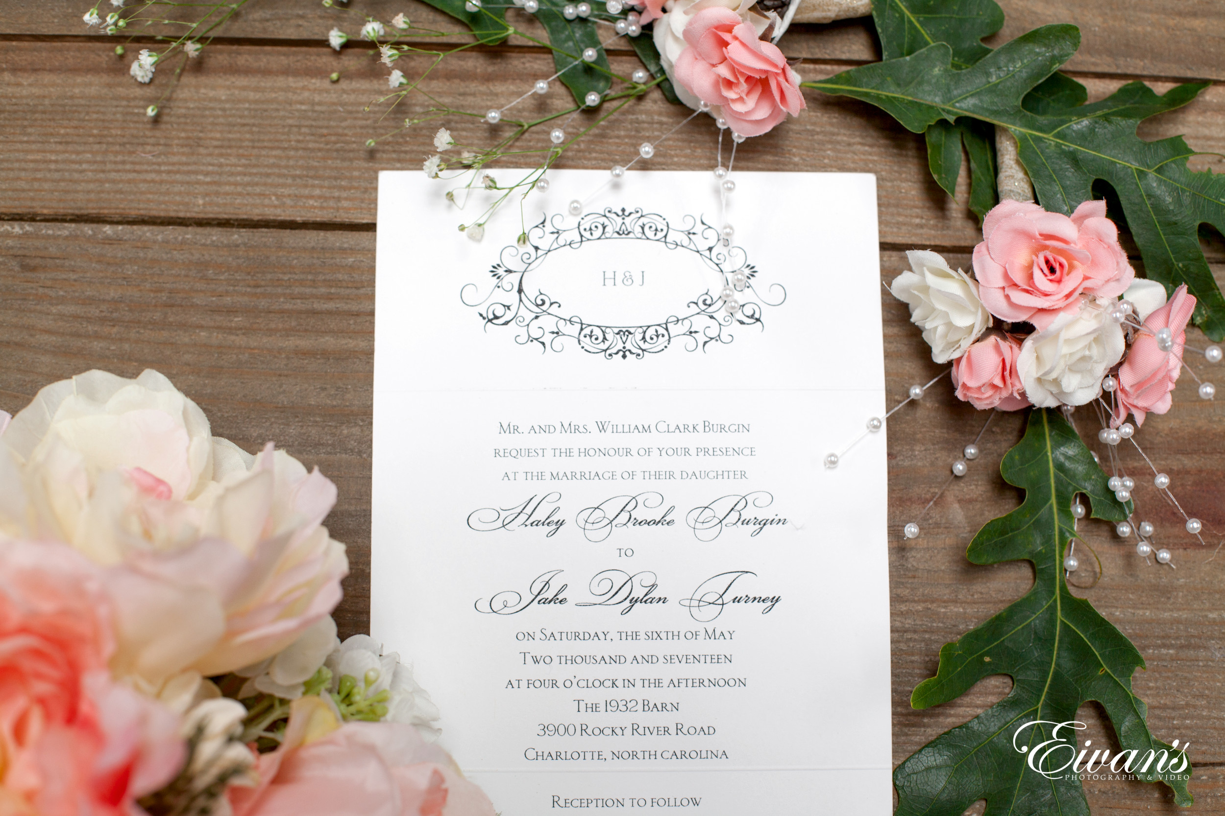 When To Send Save The Dates Invitations And How It Should Be Written 