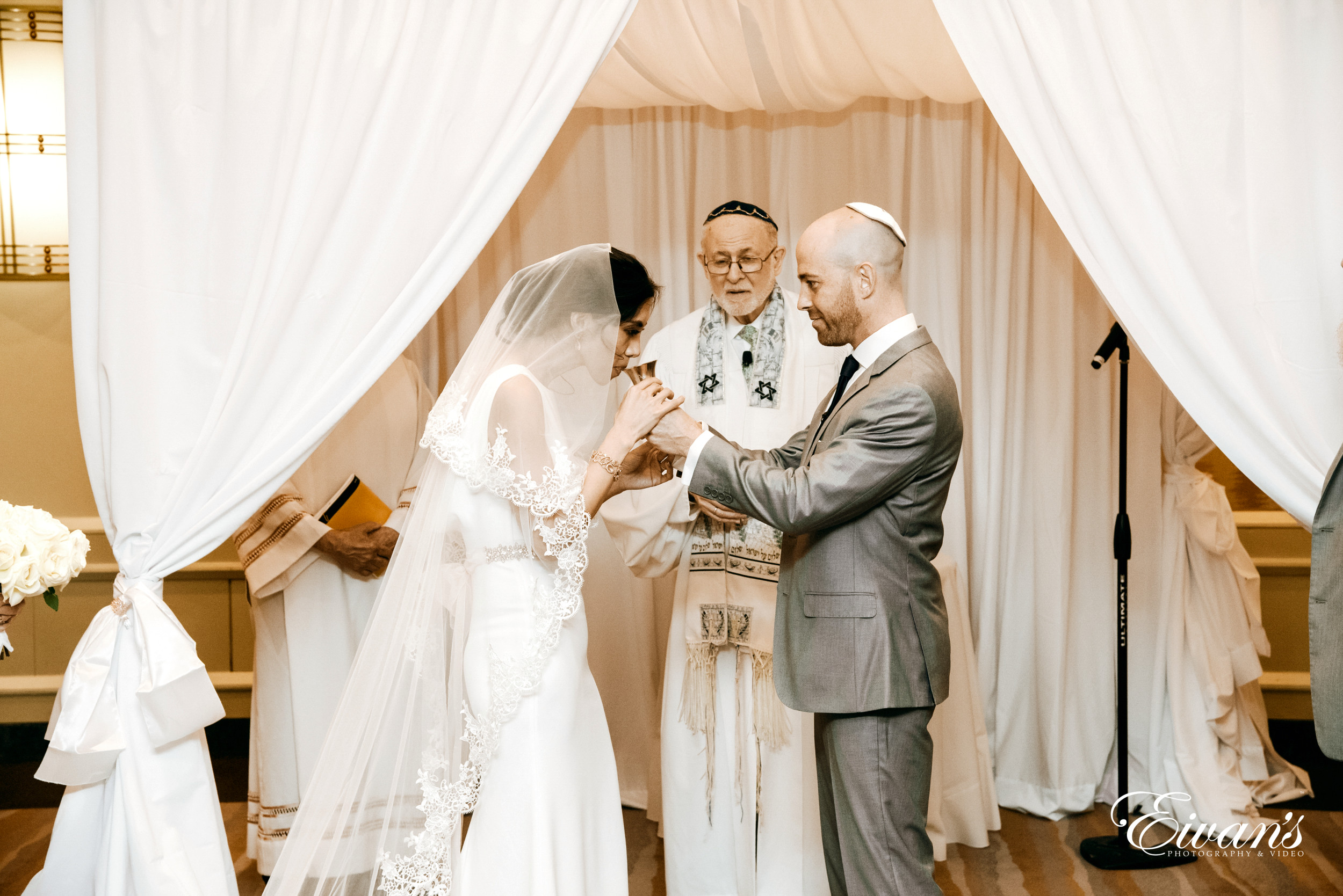An Overview of the Traditional Jewish Wedding Ceremony
