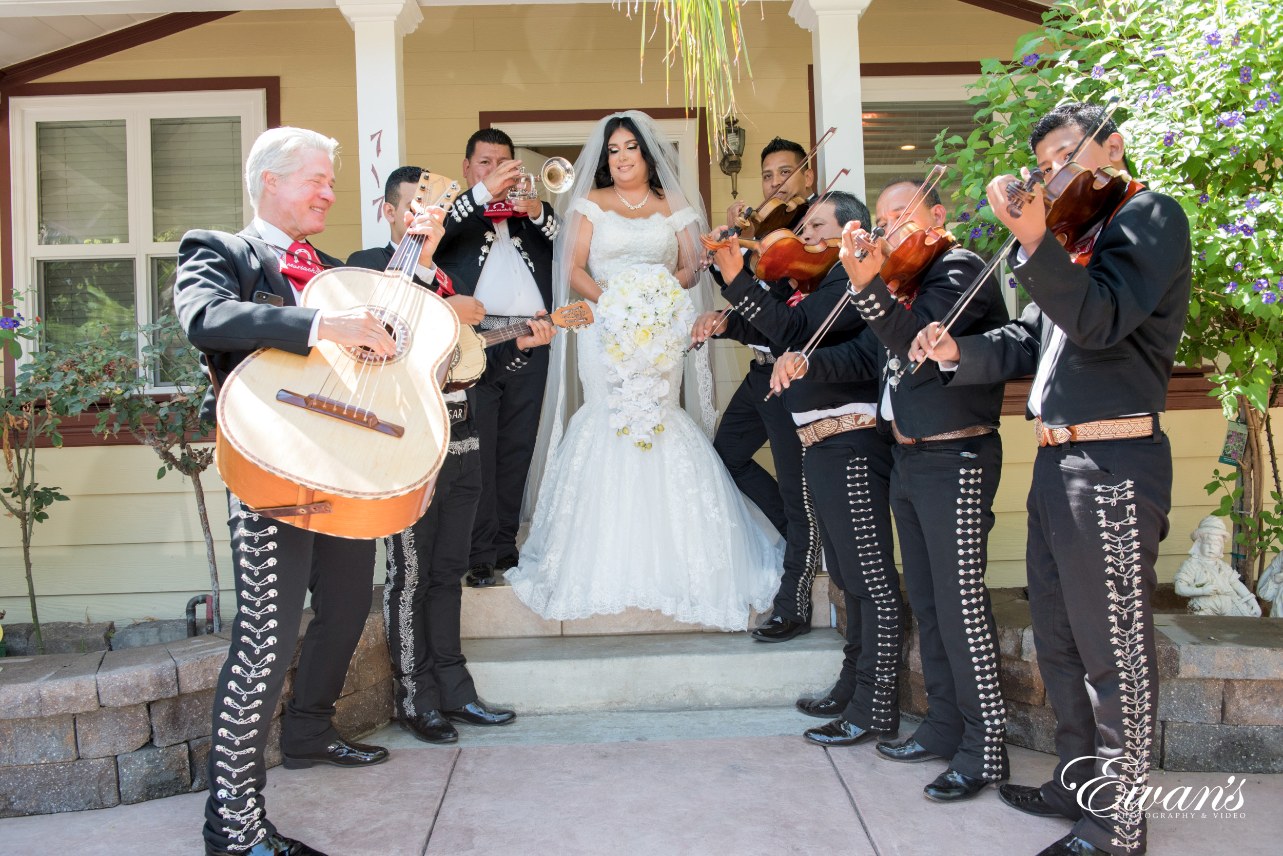 who pays for the wedding in mexico