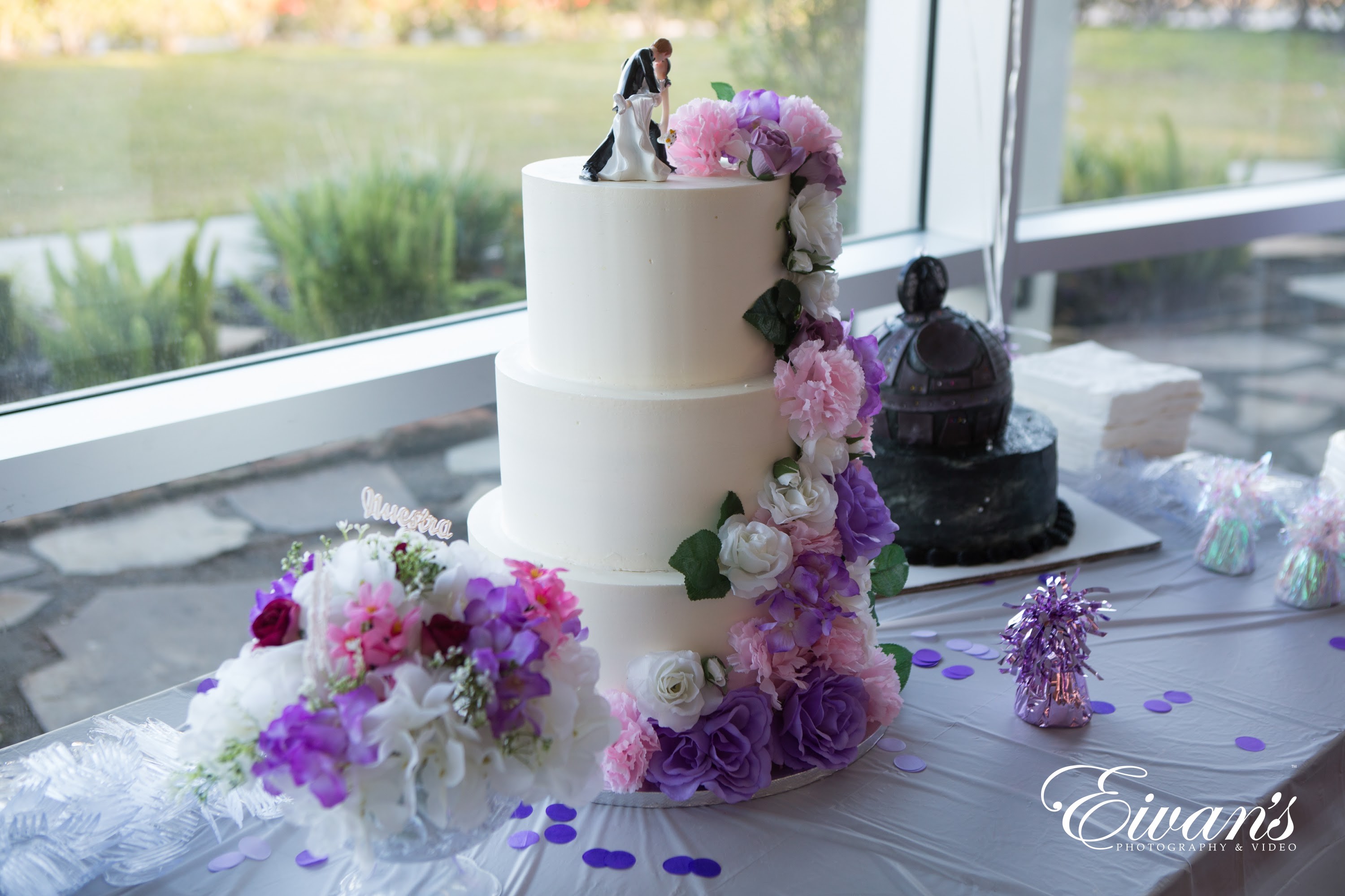 What is a luxury wedding cake flavour? - hayleyelizabethcakedesign.com